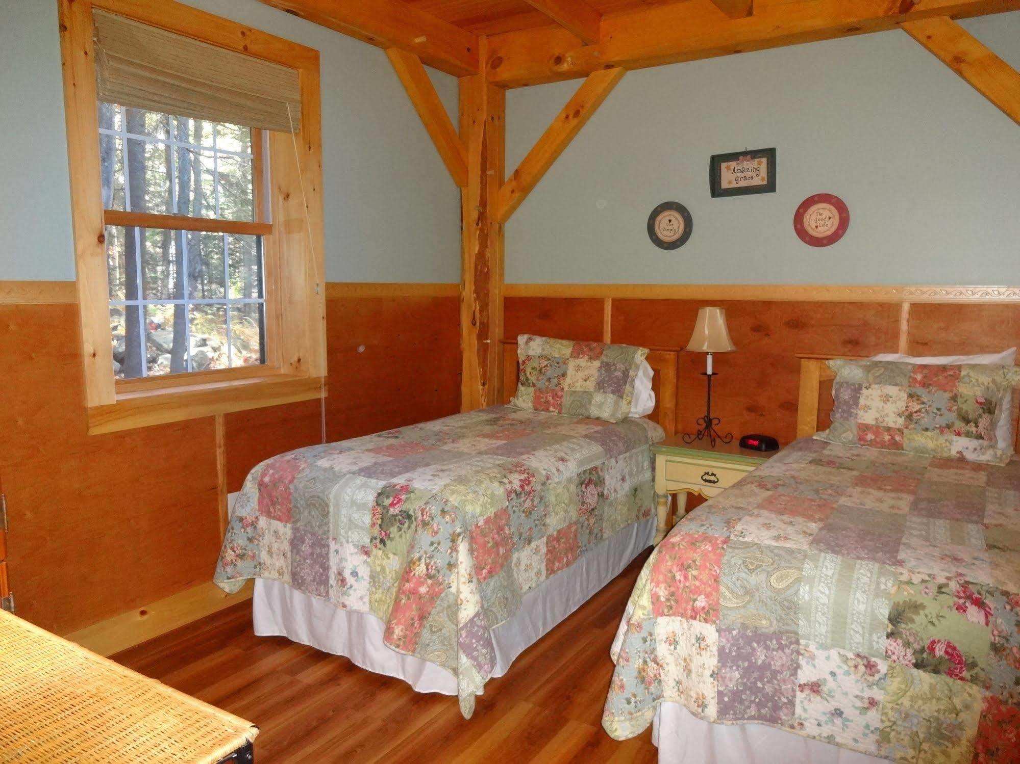 Robert Frost Mountain Cabins Мидлбери Экстерьер фото